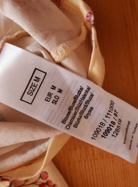 Žltá kvetovaná blúzka s volánikmi, orsay,m