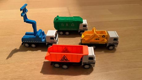 Plastové nákladné autá, 