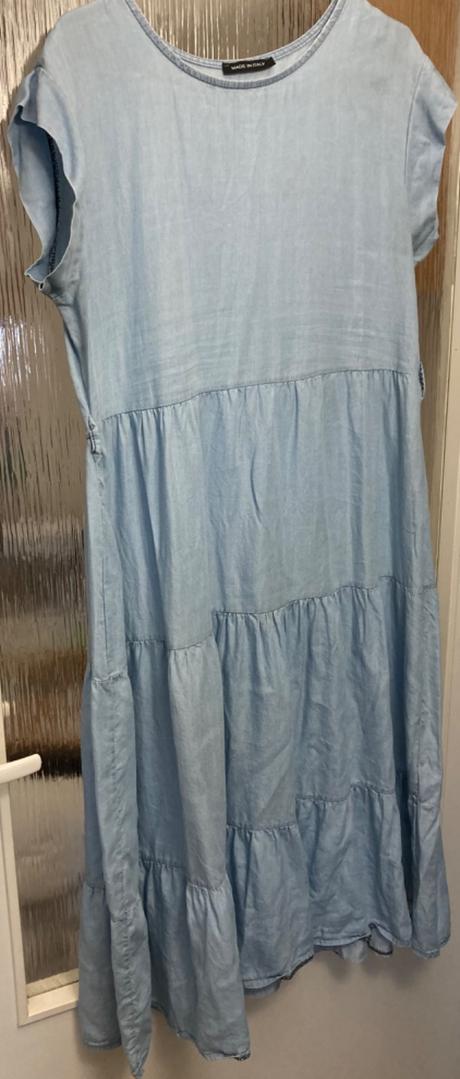 Ľahučké šaty s volánikmi imitácia rifľoviny, 