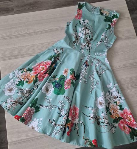 Príležitostné kvetinové šaty, xs