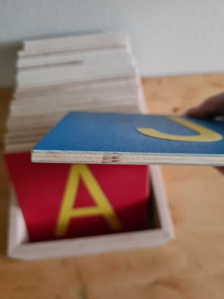 Montessori šmirgľové písmena,