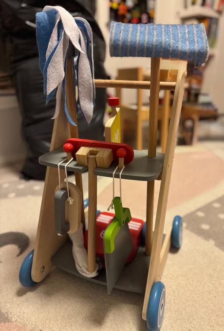 Predam drevený upratovací vozík, 