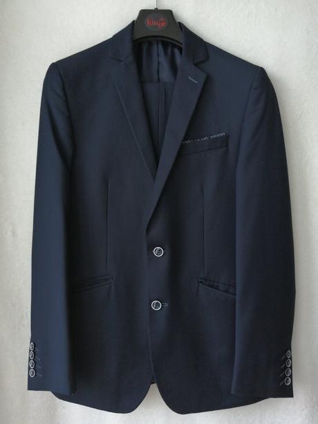 Kvalitný tmavomodrý oblek, 48