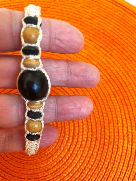 Naturálny drevený náramok,