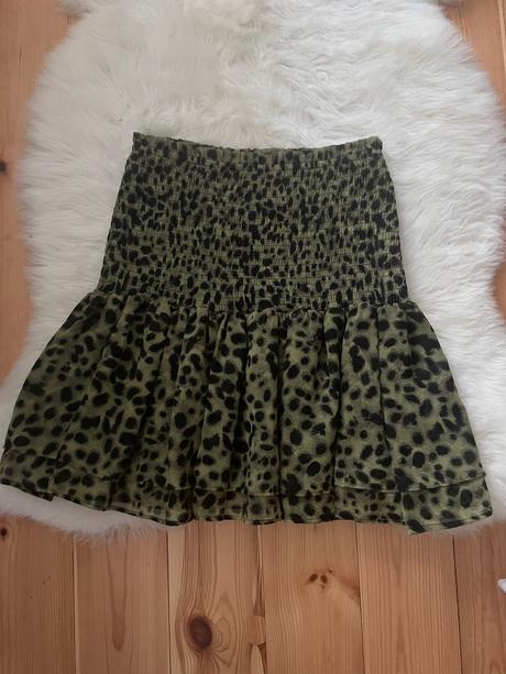 Zelena mini sukna s volanom, h&m,m