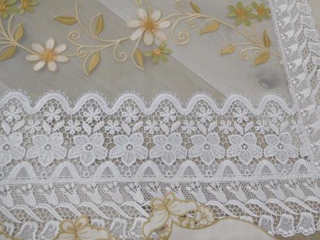 Obrusy krémovo hnedasté, 