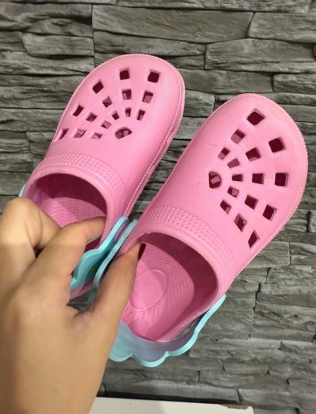 Gumené šľapky, 27