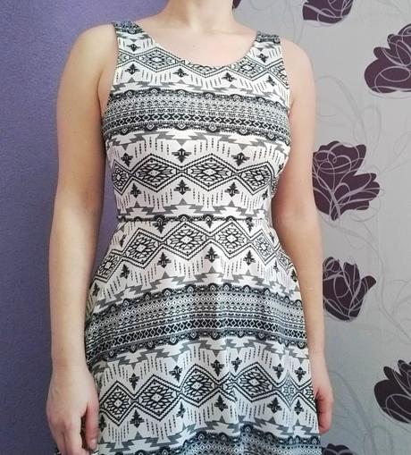 Čiernobiele vzorované šaty, s