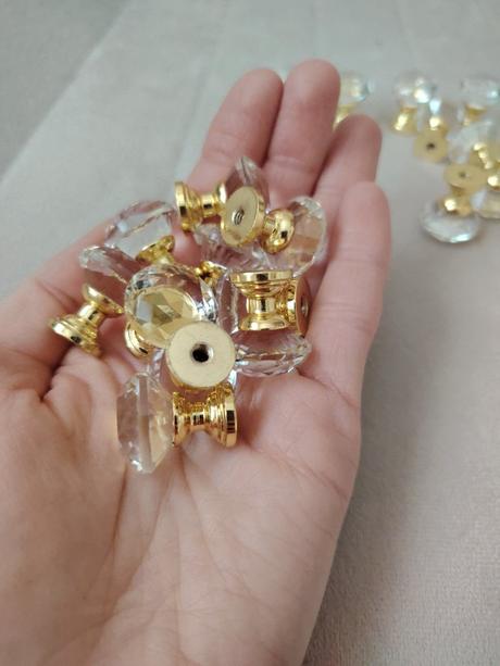 Nové elegantné úchytky na nábytok set 19 ks, 