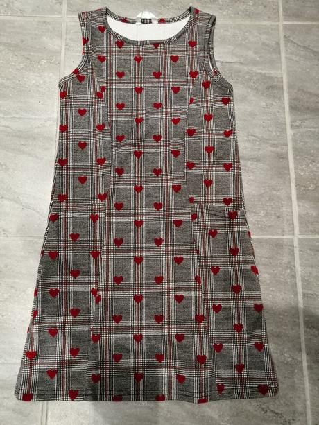 Šaty so srdiečkami maco. v128, 6-7 r., marks & spencer,128