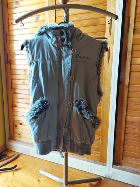 Vesta s kožušinou a kapucňou refree, refree,s