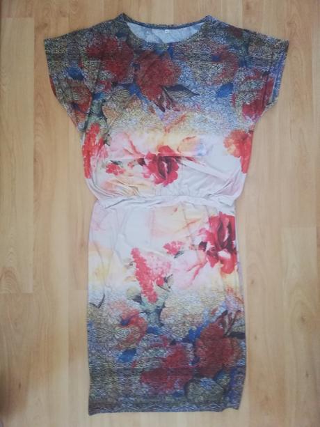 Kvetované šaty, 42