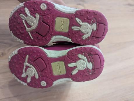 Blikajúce kožené tenisky, clarks,21