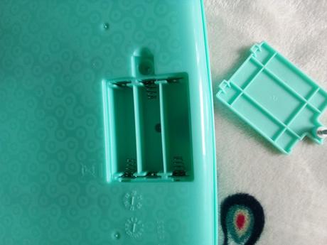 Tvorivé návrhy oblečenia a modeliek pre slečny,