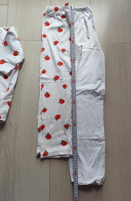 Predam dievcenske pyzama, 