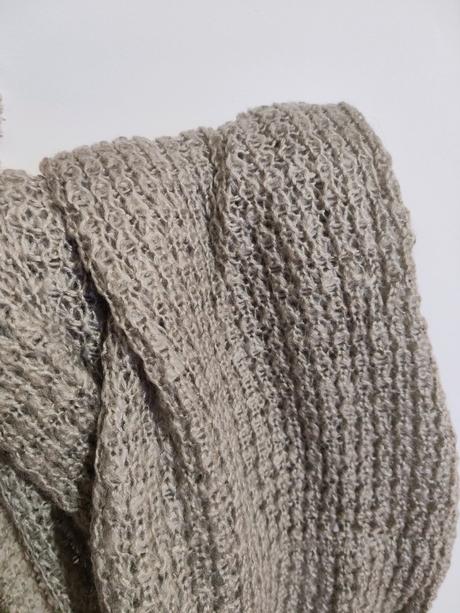 Sivý nekonečný šál, f&f