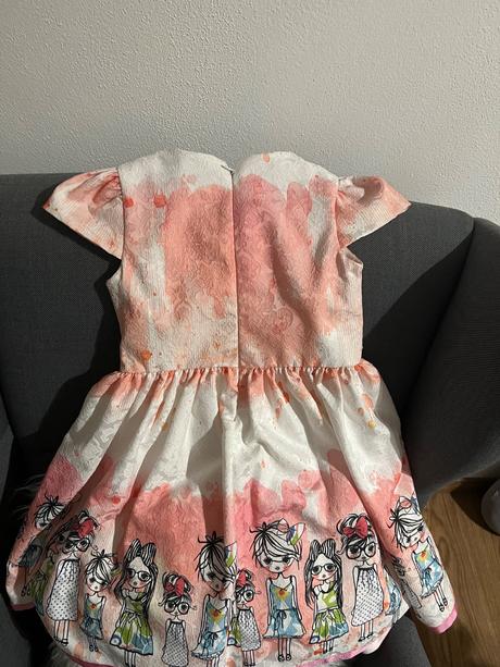 Saty slavnostne, 128