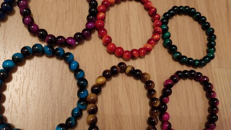 8ks farebnych naramkov, 