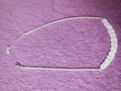 Prepletany nahrdelnik,