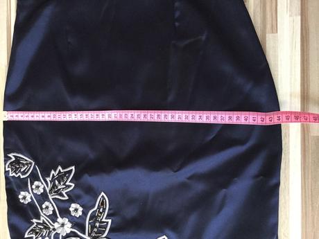 Koktejlové šaty, 36