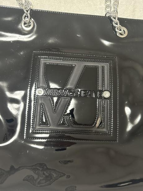 Veľká lakovaná mäkká kabelka zn. versace jeans, versace