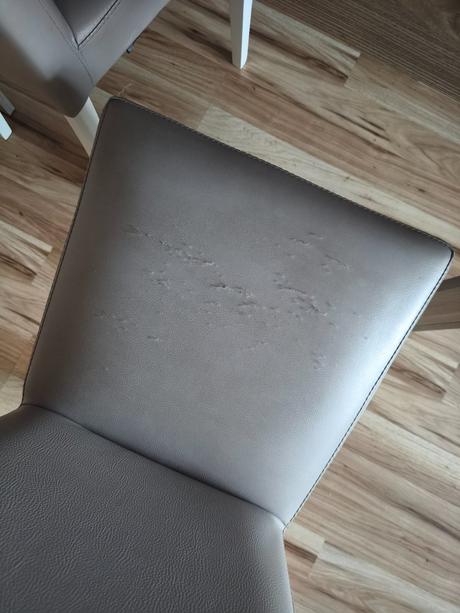 Jedalensky stol a stolicky, 