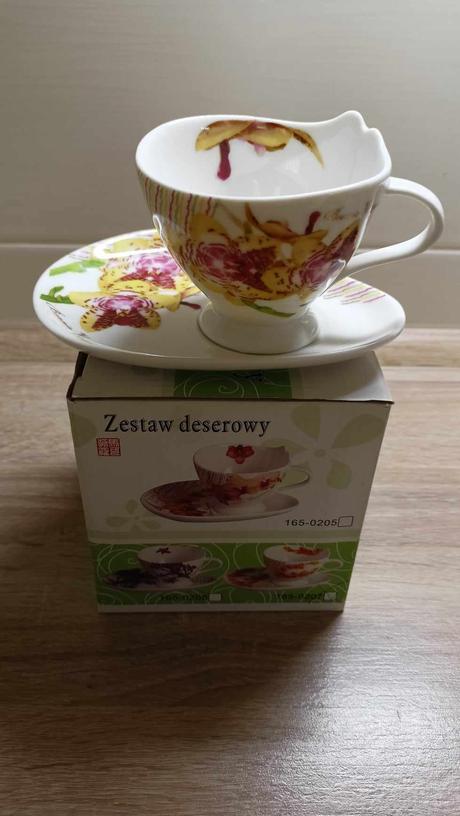 Sólo šálka s podšálkou, orchidea,