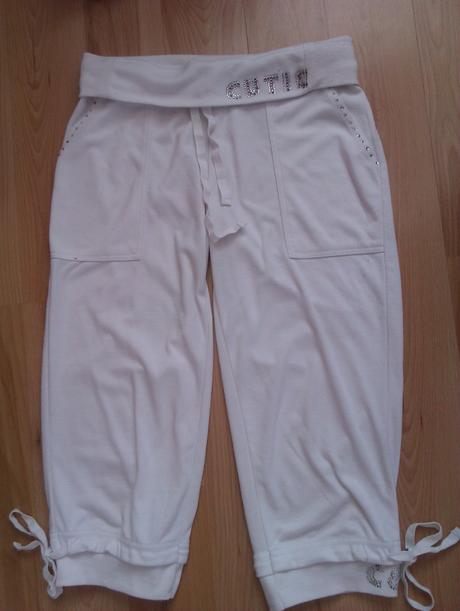 Biele 3/4 nohavice, 152