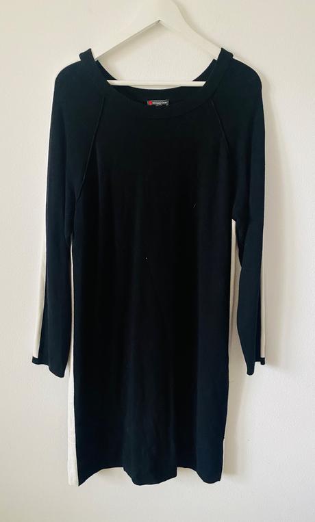 Čierno-biele šaty, 42