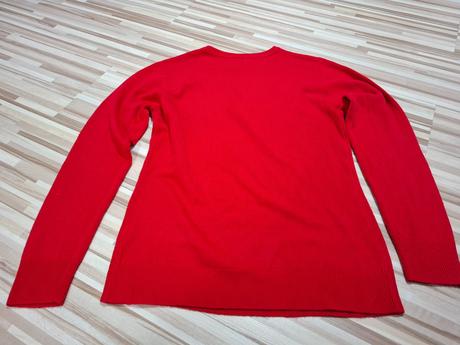 Červený svetrík, s