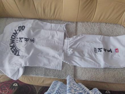 Dobok/kimono na taekwondo veľ.130 a 170, 134