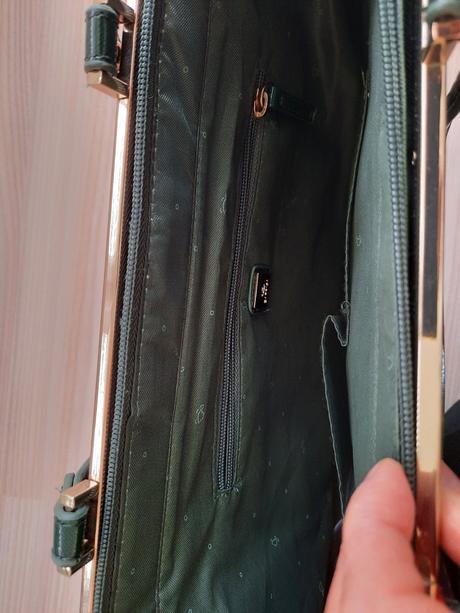 Kabelka tmavozelena nova, carpisa