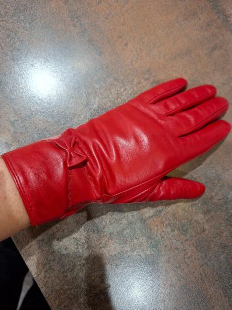 Cervene kozene rukavice, s