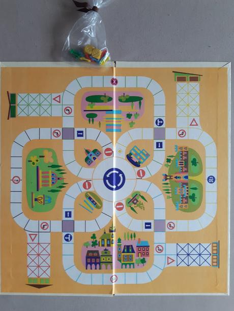 Retro stolná hra šťastnú cestu, 