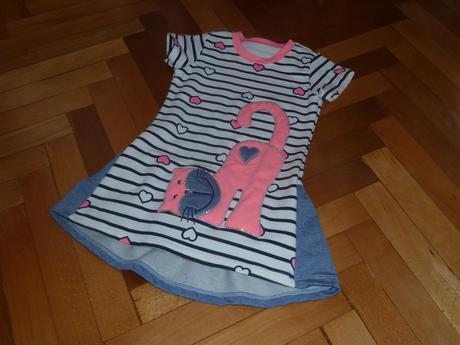 Šaty s mačičkou, 98