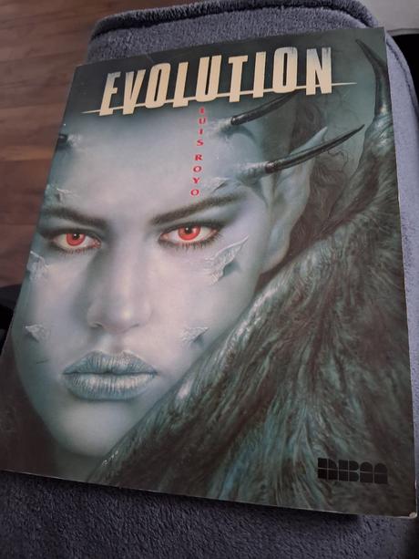 Knihy a komiksy nové,raz prečítané ceny dohodou,