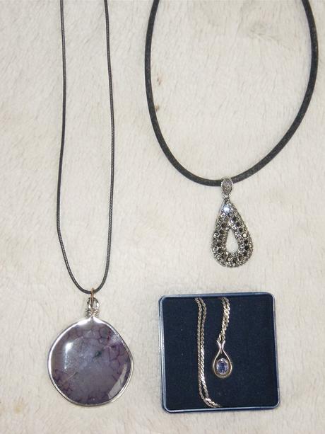 Náhrdelníky z kamienkov,