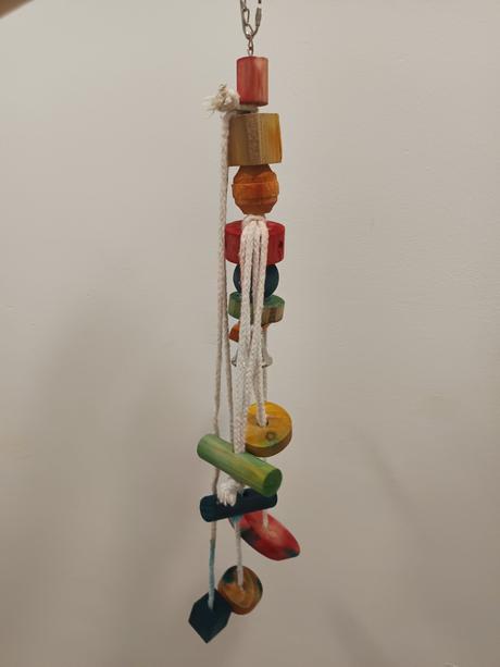 Hračky pre papagáje, 