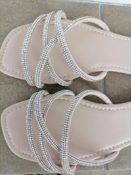 1x obuté new yorker sandále, 39