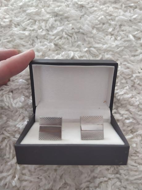 Manžetové gombíky, 