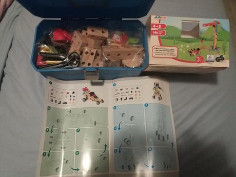 Chlapčenská drevenná stavebnica v kufríku,