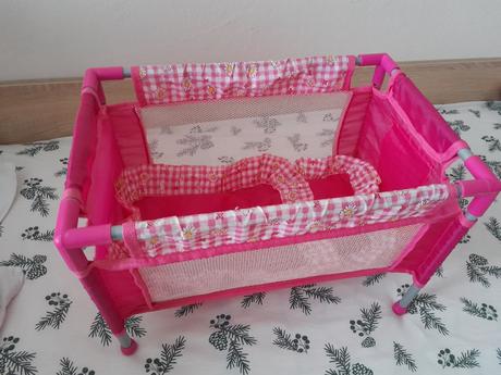 Postieľka pre bábiky, 