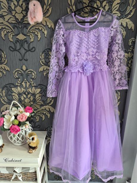 Sviatočné šaty, 146