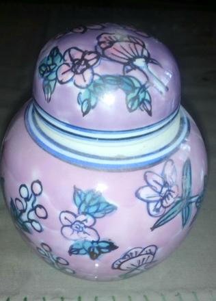 Starožitna cukornička,porcelanova, 