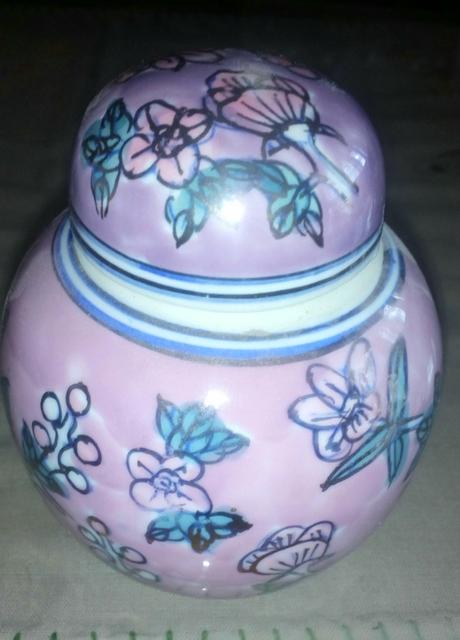 Starožitna cukornička,porcelanova, 