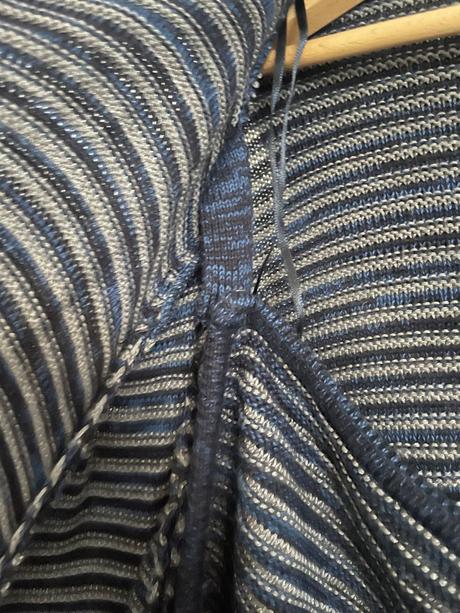 Zavinovacia svetríkova mikina, 48