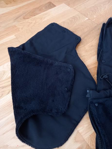 Vsadka na nosenie s nakrcnikom. 2 druhy zipsov, 