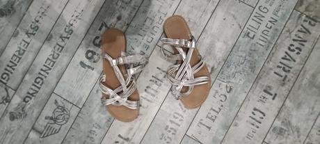 Strieborne sandale, 39
