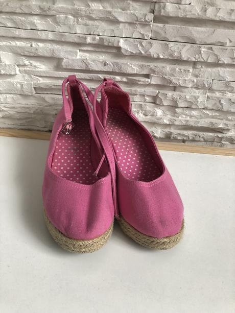 Cukríkové sandále, 37