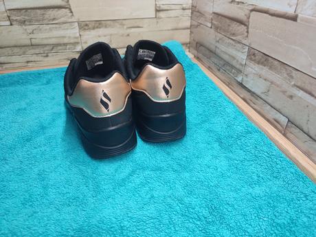 Skechers 38 - dámske čierne kožené našuchovacie, skechers,38